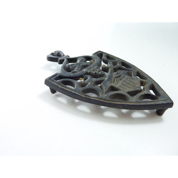 Vintage Wilton Black Cast Iron Spade Footed Metal Trivet with Handle Mini - Picture 3 of 3